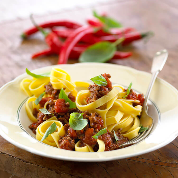 Spicy pasta med kødsovs - skøn fettuccine med chili ragout - se opskriften her